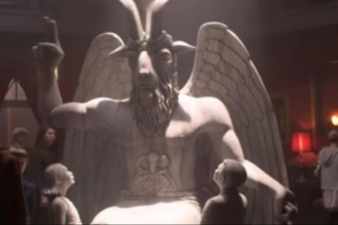 Skupina Satanistični tempelj zaradi serije toži Netflix 