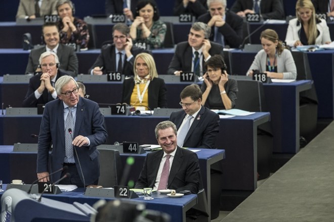 Evropska komisija vztraja pri dogovoru ZN o migracijah, Evropski parlament razdeljen
