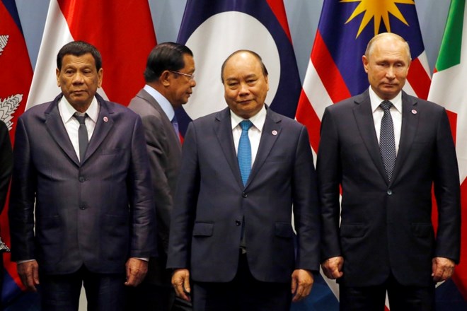 Z desne: Vladimir Putin, Rodrigo Duterte, Hun Sen in Nguyen Xuan