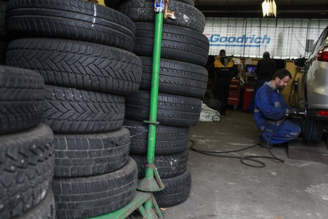 Zimskim razmeram so lahko kos le kakovostne zimske pnevmatike
