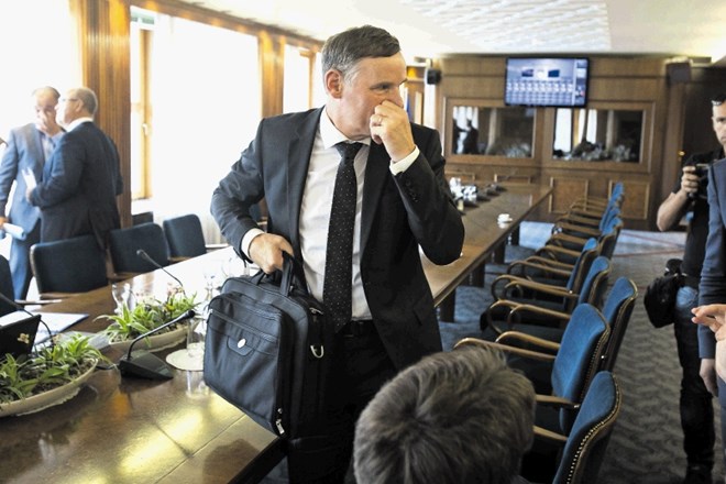 Minister za finance Andrej Bertoncelj je v torek prišel pred koalicijske člane parlamentarnega odbora za finance z...