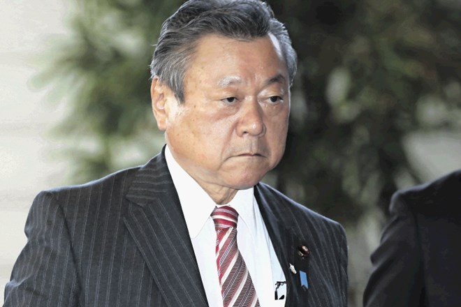 Minister Yoshitaka Sakurada ne uporablja računalnika, koncept USB-ključa pa mu je povsem neznan.