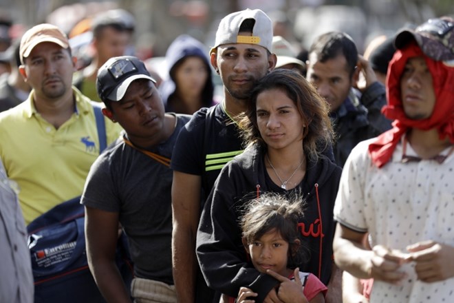 Karavana migrantov prispela na ameriško-mehiško mejo