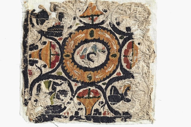 Najstarejši košček koptske tkanine je iz 3. stoletja.