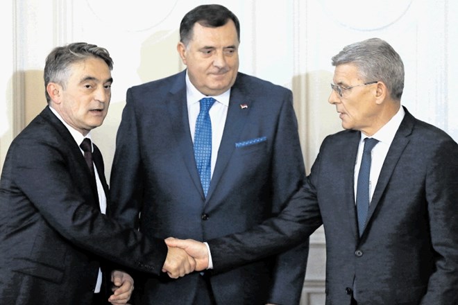 Prvi med enakimi v novem bosanskem predsedstvu bo naslednjih osem mesecev Milorad Dodik v sredini med hrvaškim in  bosanskim...