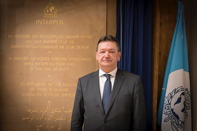 Aktualni podpredsednik, Rus Aleksander Prokopčuk