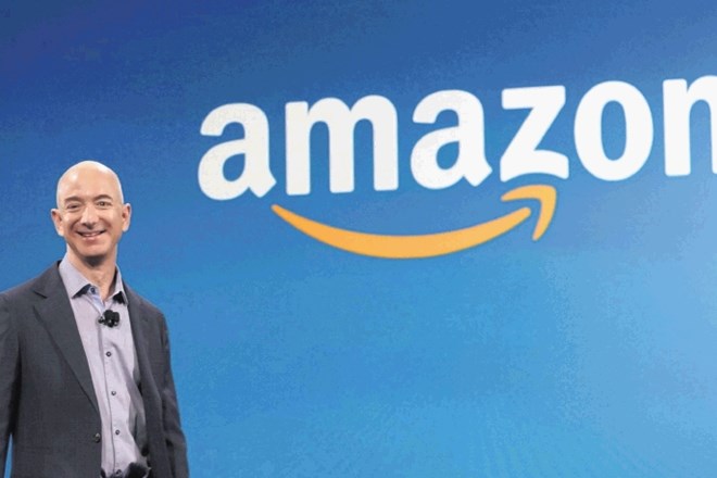 Jeff Bezos, lastnik Amazona, je tako skop, da naj bi,  namesto da bi investiral v klimatizacijo skladiščnih prostorov, raje...