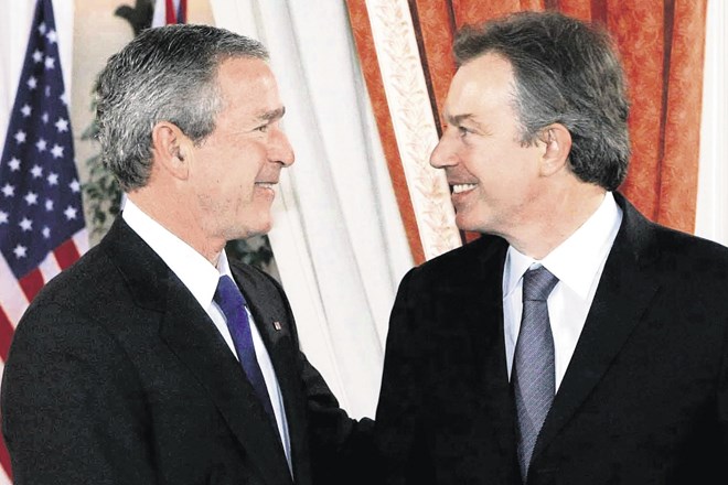 George Bush in Tony Blair (desno) sta z domnevnim iraškim orožjem  enkrat že prevarala svet, nova afera na britanskih tleh pa...