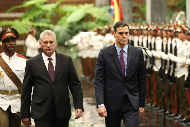 Španski premier Pedro Sanchez in kubanski predsednik Miguel Diaz-Canel.
