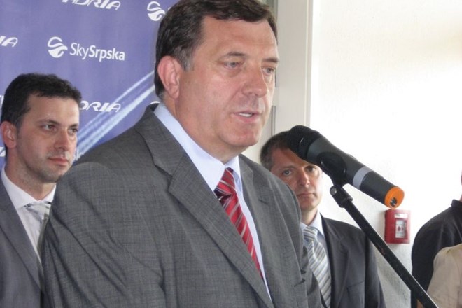 Dodiku se zaradi zastave Republike srbske v uradu predsedstva BiH obeta ovadba