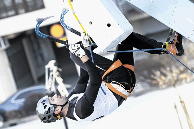 Jaka Hrast, lanski zmagovalec pokala SHS v lednem plezanju, skupno drugi v evropskem pokalu