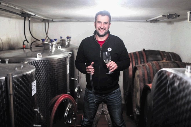 Matej Markuš   pridela 70.000 litrov vina na leto, največ od tega  je laškega rizlinga.