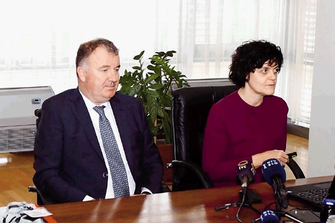 Generalni direktor Cinkarne  Tomaž Benčina pravi, da je za Cinkarno zahtevno obdobje, tehnična direktorica Nikolaja Podgoršek...