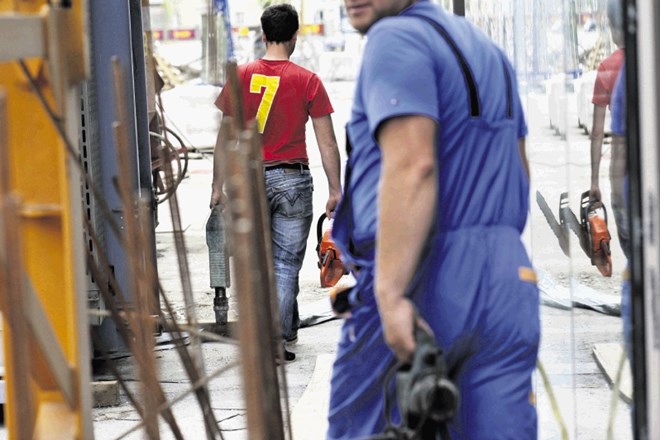 Četrtina vseh tujih delavcev v Sloveniji je zaposlenih v gradbeništvu.