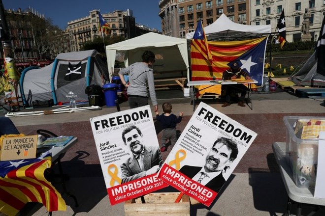 Dva katalonska voditelja v zaporu začela gladovno stavko