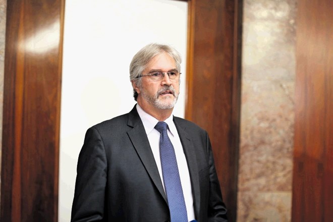 Igor Gregorič je odstopil, v. d. direktorja NIOSB Brane Dobnikar pa bo verjetno počakal na sestanek pri Fakinu.