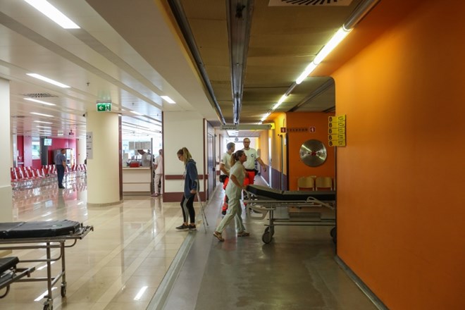 Prvič v Sloveniji uspešno laparoskopsko odstranili otroku tumor nadledvičnice