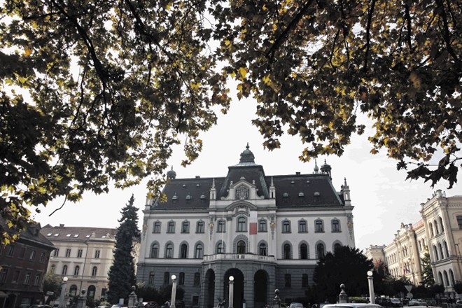 Dekani na ljubljanski univerzi prejemajo tudi po mnenju računskega sodišča sporen položajni dodatek
