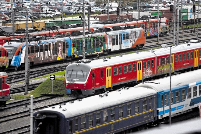 V elektronski ponudbi SŽ je skupno 594 vlakovnih povezav.