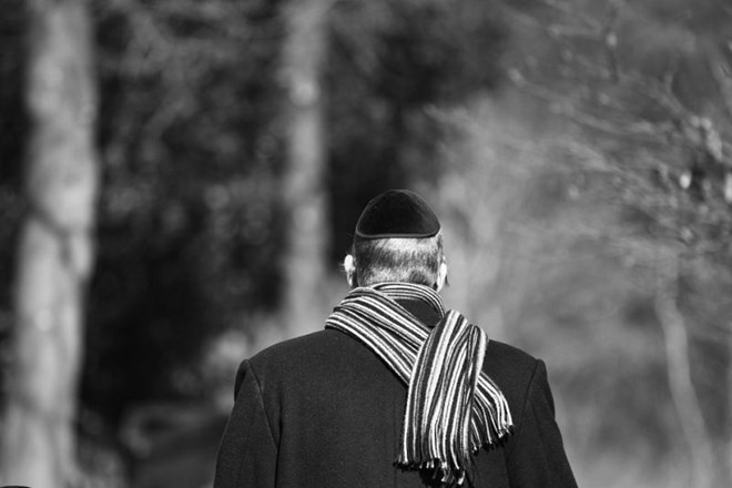Judje zaznavajo prebujanje temačne preteklosti stare celine 
