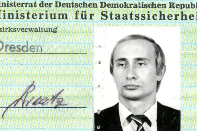 Našli Putinovo osebno izkaznico iz časov Vzhodne Nemčije