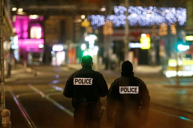 V povezavi z napadom v Strasbourgu aretirali še dva človeka 