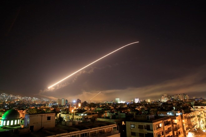 Nebo nad Damaskom preteklo soboto, ko so ZDA sporžile ponoven napad nad deli mesta, pod nadzorom IS.