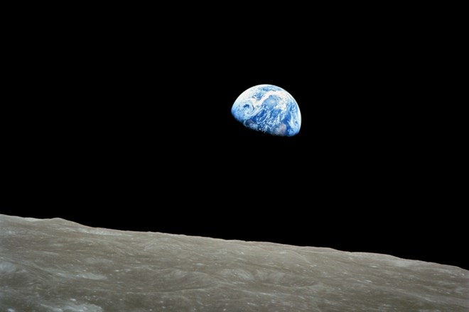 Fotografija vzhajanje Zemlje, ki jo je ujel William Anders.
