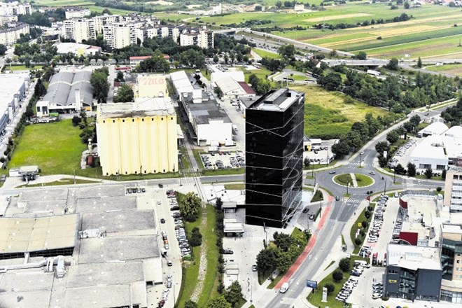 Krožno križišče med  Argentinsko ulico, Leskoškovo in Bratislavsko cesto pri hotelu Plaza bo KPL s podizvajalcema moral...