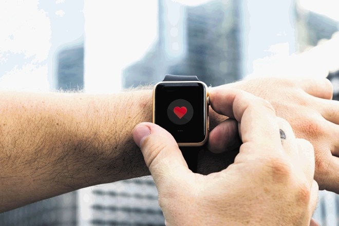 Ura apple watch 4 velja za najbolje prodajano pametno uro letošnjega leta. Tesno ji sledijo ure podjetja Xiaomi.