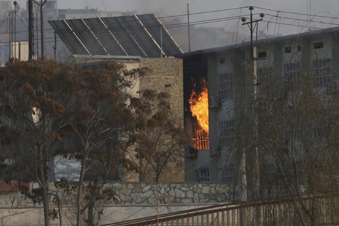 Iz vladne stave se je videl ogenj, ki se je vnel po eksploziji.