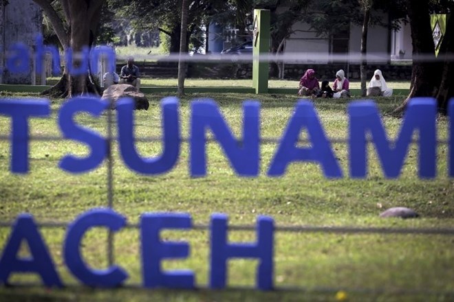 V Indoneziji se spominjajo žrtev uničujočega cunamija pred 14 leti