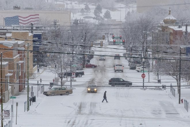 Zimska nevihta zagodla prazničnim potnikom v ZDA