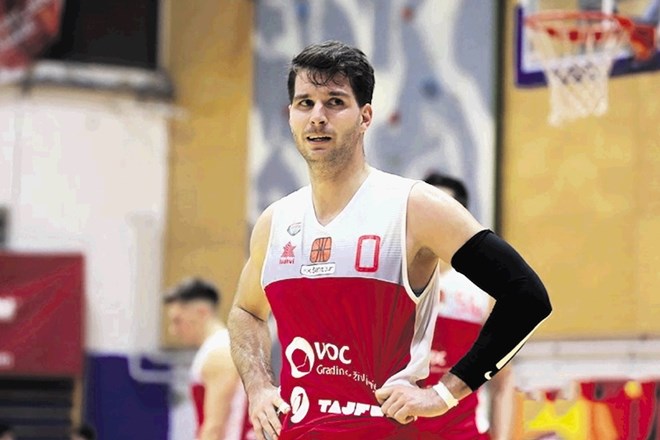 Davor Konjević je za zmago Šentjurja proti Iliriji v 7. krogu državnega prvenstva prispeval 39 točk, enajst skokov in šest...