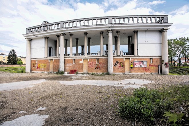 Ministrstvo za okolje in prostor je z odkritjem informacije, da je Bežigrajski športni park pri njih zaprosil za izdajo...