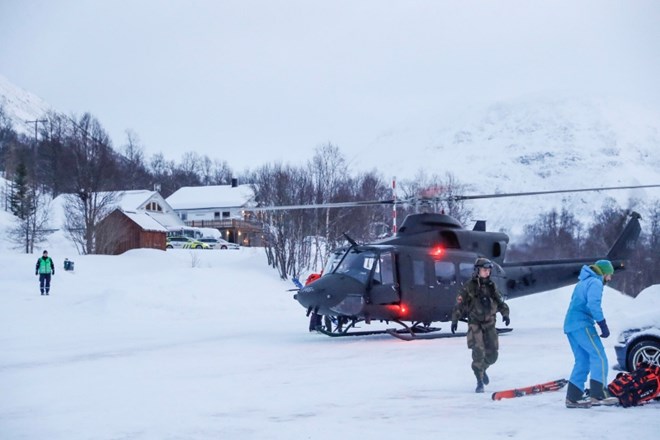V snežnem plazu na Norveškem domnevno umrli štirje smučarji