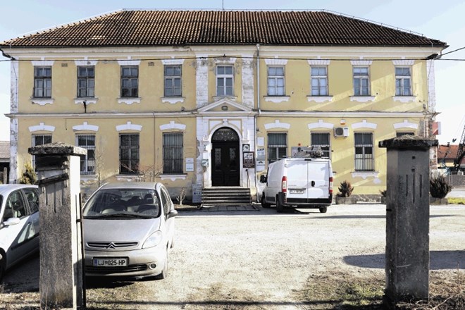 Ljubljanska občina bo prenovila nekdanjo osnovno šolo na Ižanski 303, ki bo s sočasno ureditvijo parkovnih, športnih površin...