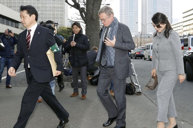 Carlos Ghosn je na sodišče prišel skupaj s svojo odvetniško ekipo.