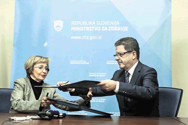 Ministrica Milojka Kolar Celarc in predsednik sindikata Fides Konrad Kuštrin sta se konec leta 2016 dogovorila za dvig...