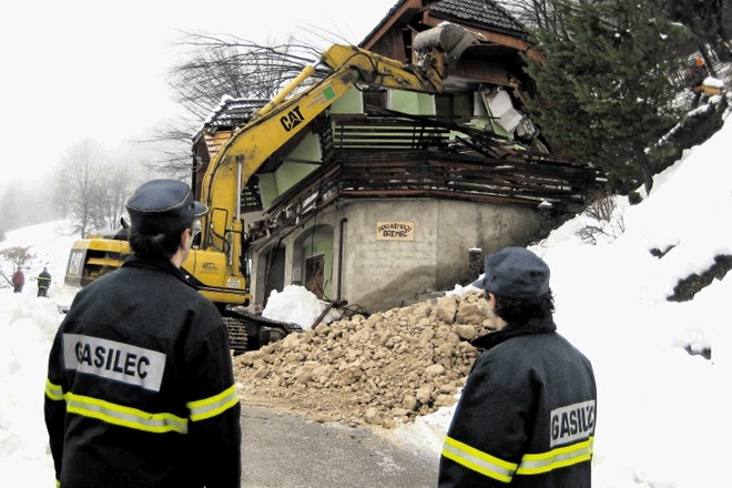Družini Bremec je zemeljski plaz hišo v Srednji vasi v Bohinju uničil decembra 2008. Sojenje za odškodnino, ki jo družina...