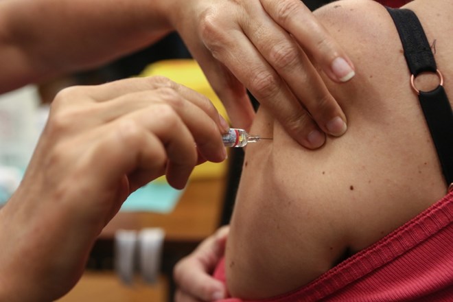 Nemčija zaradi pomanjkanja v nakup cepiva za gripo v tujini