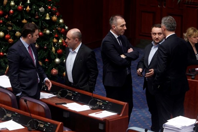 Makedonski parlament je danes popoldne začel še z zadnjo fazo postopka za spremembo imena države, s katerim bo uveljavil...