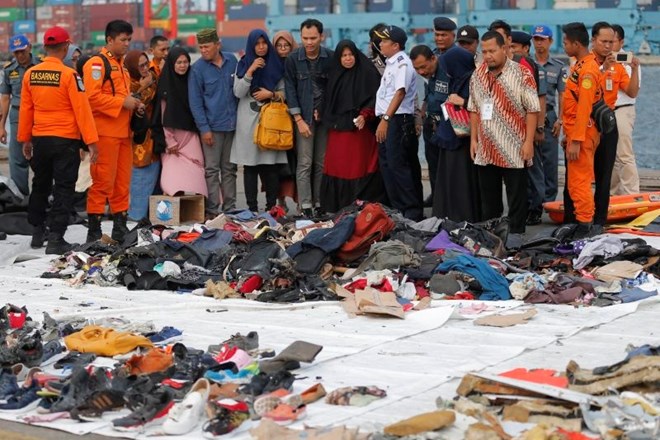 V Indoneziji našli drugo črno skrinjico strmoglavljenega letala Lion Air
