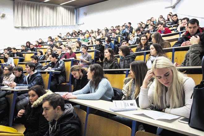 Vse več mladih po študiju zapusti Slovenijo.