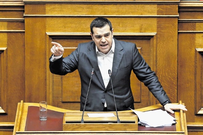 Grški premier Aleksis Cipras je prepričevanje poslancev pred glasovanjem o zaupnici osredotočil predvsem na rešitev Grčije iz...