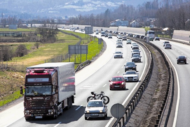 Najnižja predpisana hitrost velja samo za vožnjo po avtocesti in hitri cesti, na katero smejo zapeljati vozniki motornih...