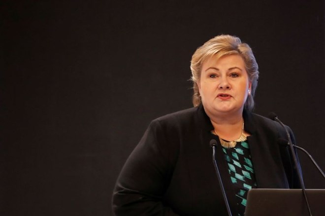 Norveška premierka Erna Solberg je v četrtek zvečer sklenila dogovor z manjšo krščanskodemokratsko stranko, s čimer je njena...