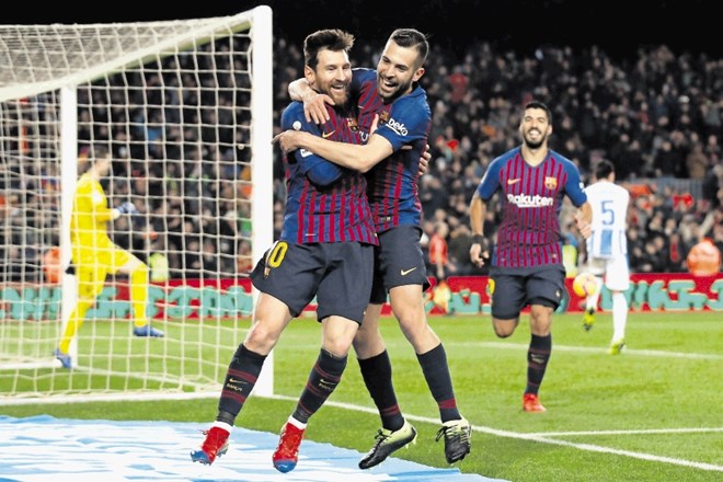 Argentinski nogometaš Lionel Messi (drugi z leve) je bil na prvenstveni tekmi proti Leganesu zopet najbolj zaslužen za zmago...