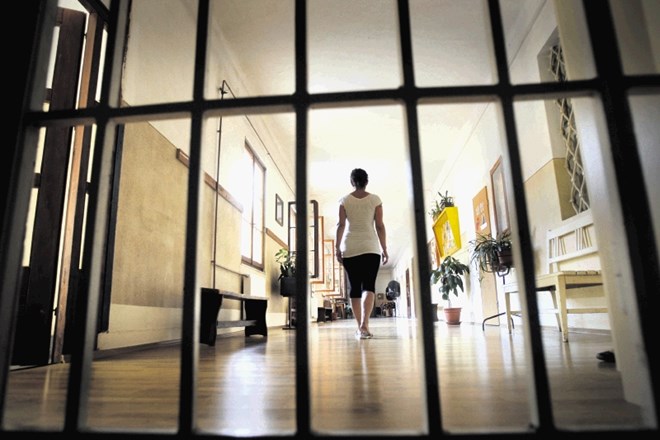 Na ministrstvu za pravosodje zagotavljajo, da bodo upravičenost gradnje novega moškega zapora v Dobrunjah in ženskega zapora...