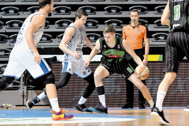 Devetnajstletni Luka Šamanić je ena redkih svetlih točk Olimpije v letošnji sezoni, saj je hrvaški košarkar od prihoda v...